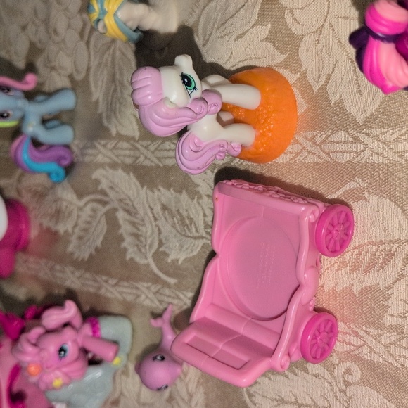 My Little Ponies, Accessories & Train. Discontinued Lot Of 28 Ponies! 2000-2010 - Picture 9 of 16